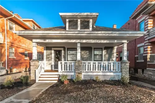 2026-06/UMKC-Apartment-Building-18779440.webp