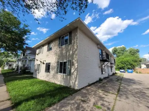 2026-06/UW-LACROSSE-Apartment-Building-18768499.webp