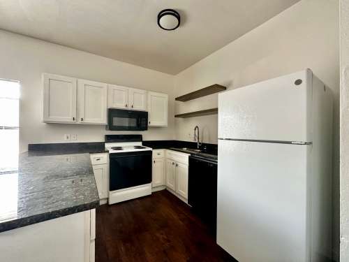 baylor-Apartment-Building-18758700