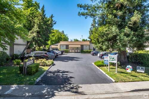 uc-davis-Apartment-Building-18771137