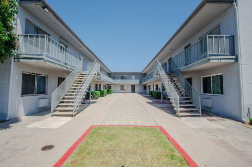 csu-dominguez-hills-Apartment-Building-18741393