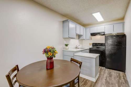 uc-davis-Apartment-Building-18762396