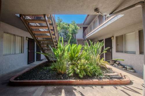 csu-dominguez-hills-Apartment-Building-18741380