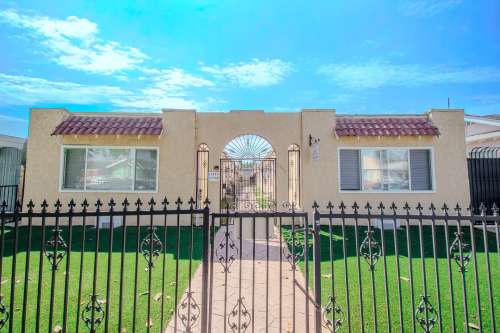 csu-dominguez-hills-Apartment-Building-18741371