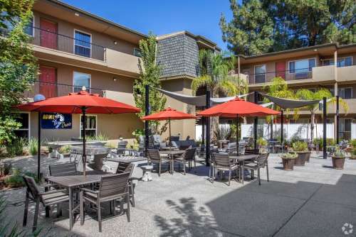 uc-davis-Apartment-Building-18762387