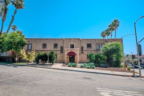 csu-dominguez-hills-Apartment-Building-18741389