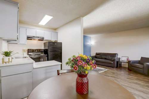 uc-davis-Apartment-Building-18762391