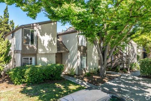 uc-davis-Apartment-Building-18771136