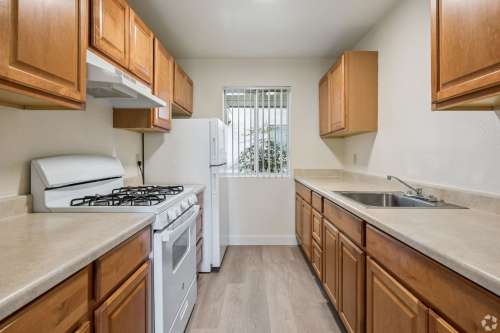 uc-davis-Apartment-Building-18747284