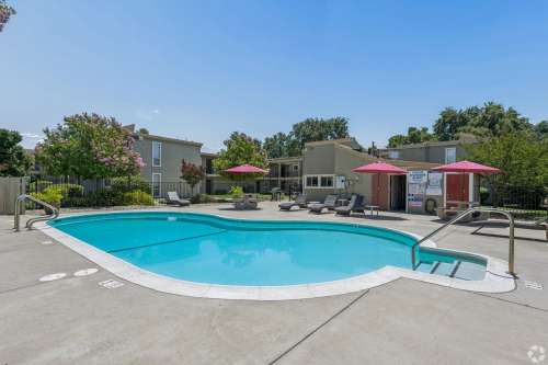 uc-davis-Apartment-Building-18747289