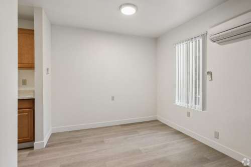 uc-davis-Apartment-Building-18747276