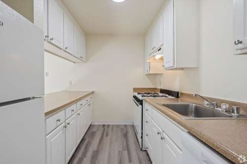 uc-davis-Apartment-Building-18747283
