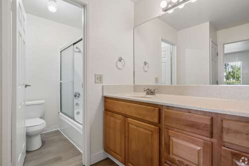 uc-davis-Apartment-Building-18747285