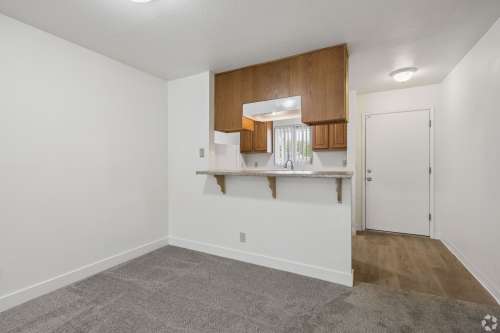 uc-davis-Apartment-Building-18747287