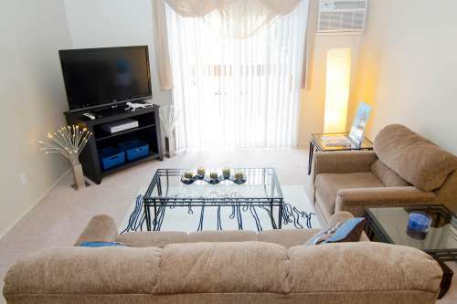 05-29-2012_College_Towne_West_Livingroom_3