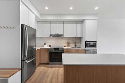 pitt-Apartment-Building-18791620