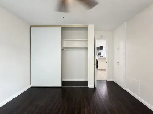 2026-07/CAL-STATE-LONG-BEACH-Apartment-Building-18816067.webp
