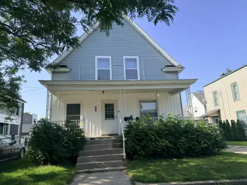 2026-07/GRAND-VALLEY-STATE-UNIVERSITY-Apartment-Building-18813629.webp