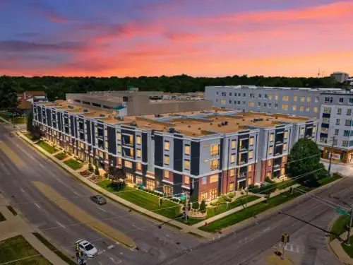 2026-07/ILLINOIS-STATE-UNIVERSITY-Apartment-Building-18845258.webp