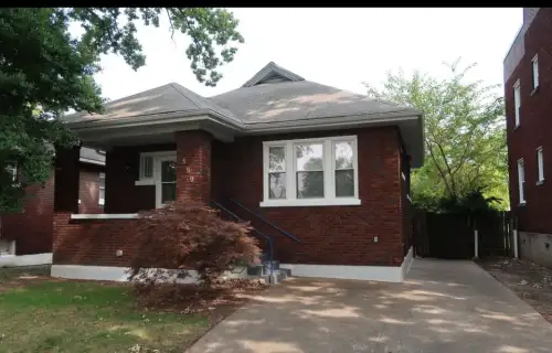 LOUISVILLE-Apartment-Building-18816567.webp