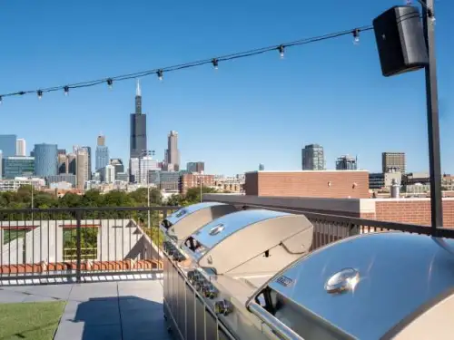 ROOSEVELT-UNIVERSITY-Apartment-Building-18813596.webp