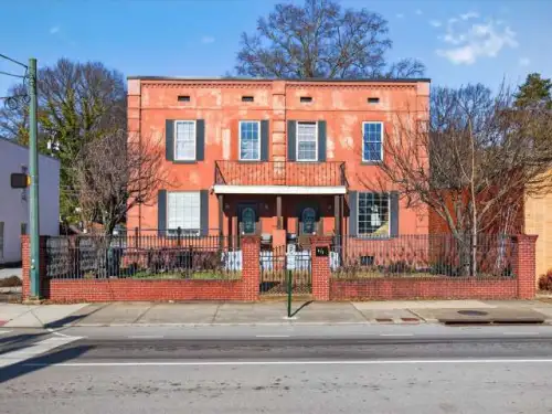 2026-07/TENNESSEE-CHATTANOOGA-Apartment-Building-18818390.webp