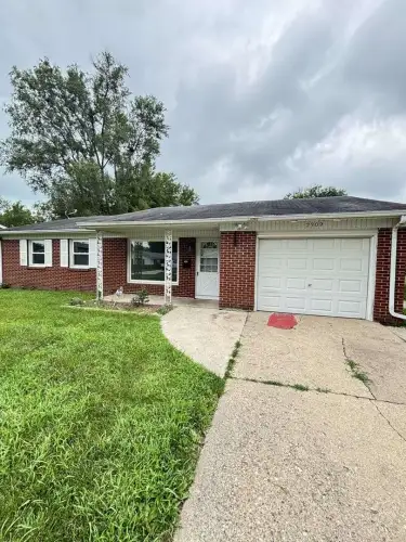 2026-07/URBANA-CHAMPAIGN-Apartment-Building-18802073.webp