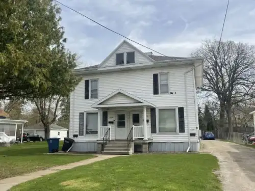 2026-07/UW-OSHKOSH-Apartment-Building-18801711.webp
