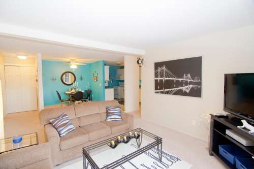 05-29-2012_College_Towne_West_Livingroom_2