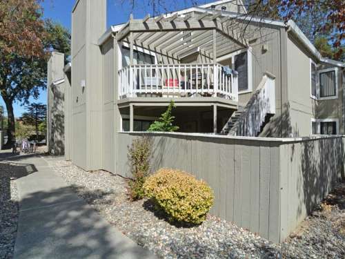 uc-davis-Apartment-Building-18795134