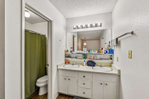uc-davis-Apartment-Building-18803359