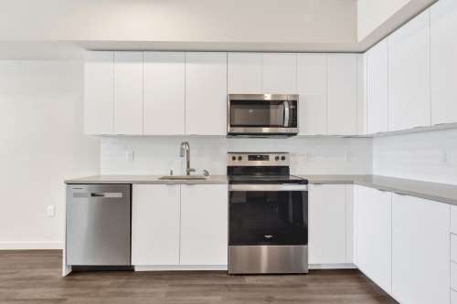 western-washington-Apartment-Building-18797879