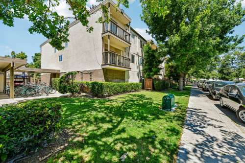 uc-davis-Apartment-Building-18803351