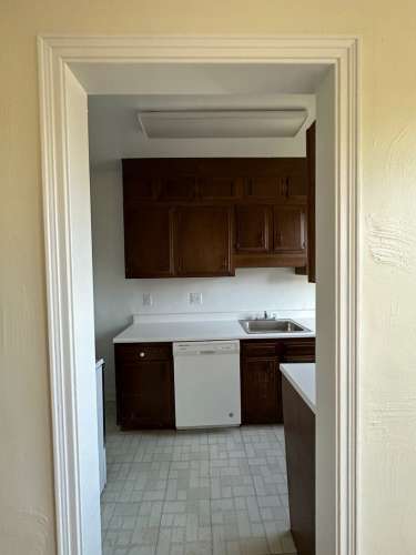 carnegie-mellon-Apartment-Building-18838080