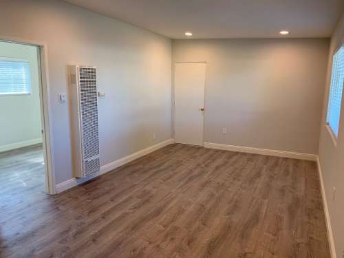 cal-state-long-beach-Apartment-Building-18821619