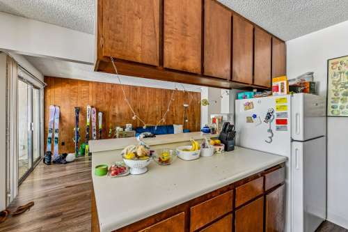 uc-davis-Apartment-Building-18803357