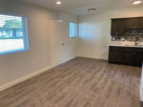 cal-state-long-beach-Apartment-Building-18821622