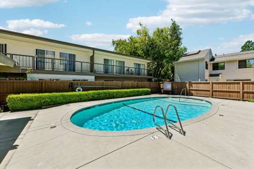 uc-davis-Apartment-Building-18803349