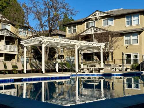 uc-davis-Apartment-Building-18840644
