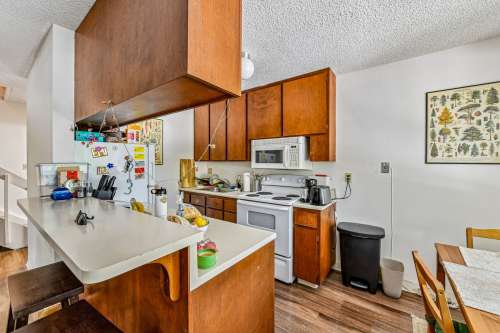 uc-davis-Apartment-Building-18803358