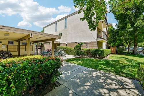 uc-davis-Apartment-Building-18803352