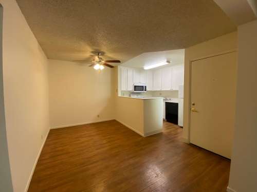 uc-davis-Apartment-Building-18795127