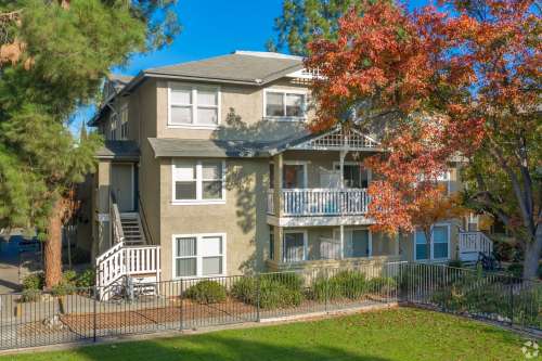 uc-davis-Apartment-Building-18840661