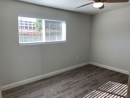 cal-state-long-beach-Apartment-Building-18821623
