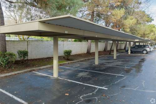 uc-davis-Apartment-Building-18840659