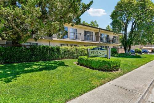 uc-davis-Apartment-Building-18803348