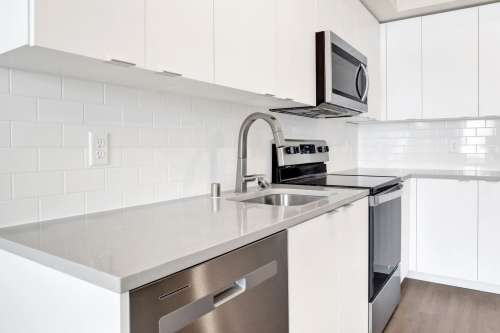 western-washington-Apartment-Building-18797880