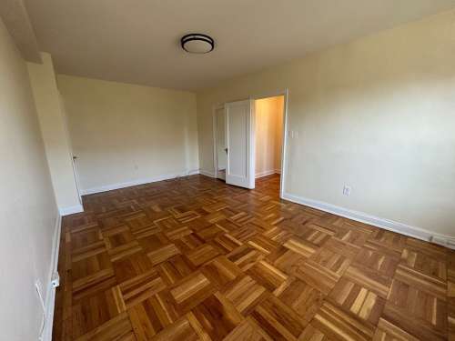 carnegie-mellon-Apartment-Building-18838091
