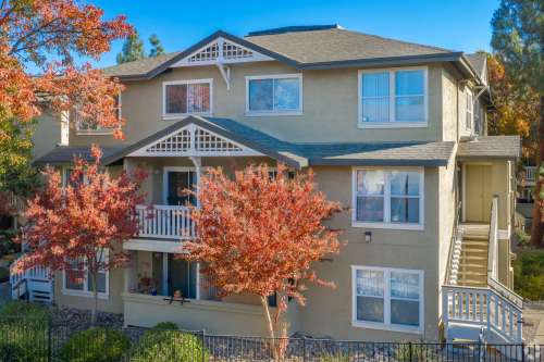 uc-davis-Apartment-Building-18840660