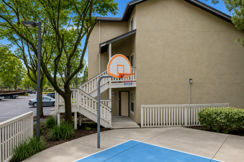 uc-davis-Apartment-Building-18815487